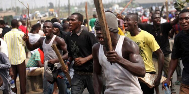 BREAKING: Thugs Attack Atiku’s Supporters At Campaign Rally In Kaduna