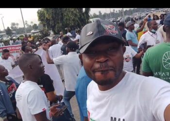 Large Crowd Of Supporters Welcome Peter Obi, Baba-Ahmed In Port Harcourt As They Commission Project (Photos & Videos)