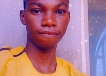 “I Wish I Can Have My Own Personal Girlfriend But Here In Nigeria, We Share Everything” – Young Man Laments