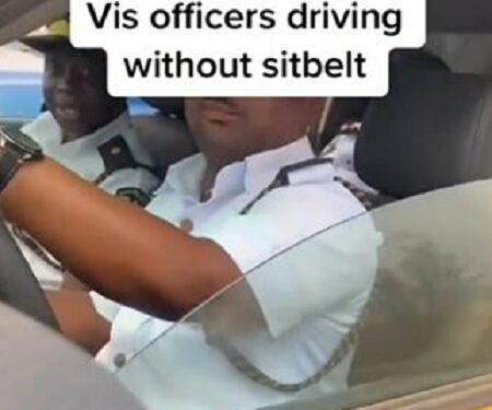 Man Confronts VIO Officers For Not Using Seatbelts While Driving (Video)