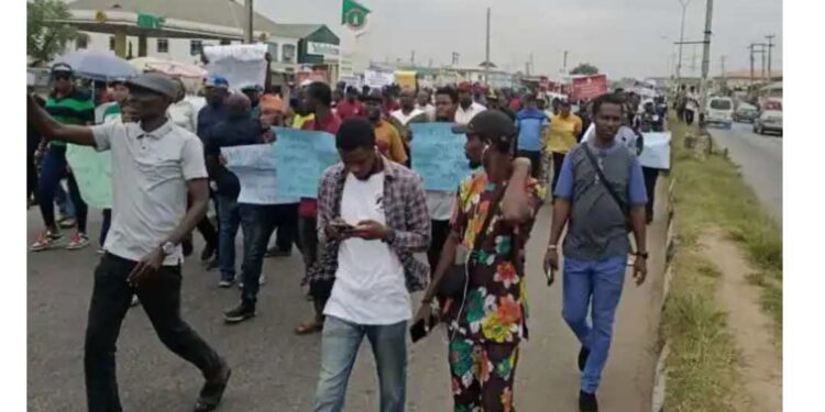 Tribunal: Protesters Barricade Osun Roads, CP Convoy Blocked