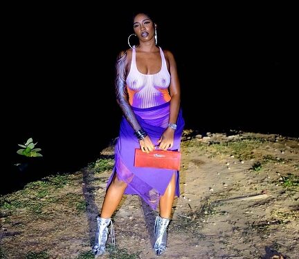 Tiwa Savage Causes Stir As She Steps Out Braless To An Event, Flashes Her N!pples (Photos)
