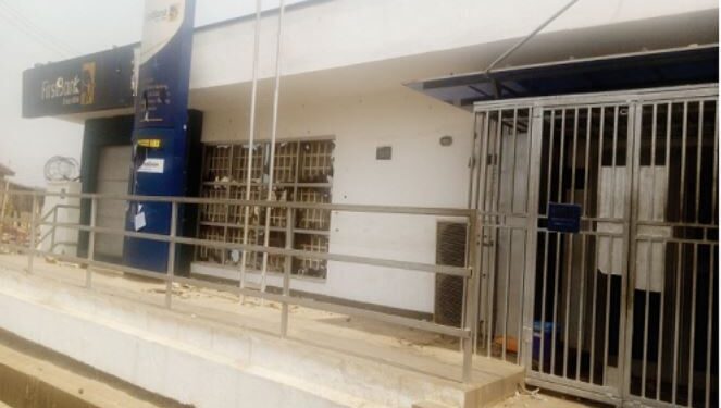 More Banks Close Branches For Lack Of Cash To Pay Customers