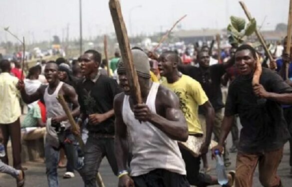 Breaking: Rivers Hoodlums Hijack Naira Scarcity Protest, Invade Market, Rob Residents