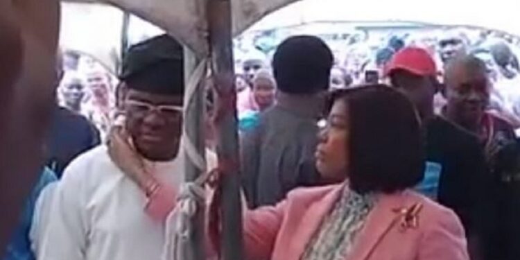 Nigeria Decides 2023: BVAS Fails To Recognise Wike, Wife (Video)