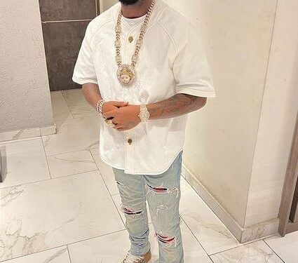 Davido’s Fan Allegedly Uses ‘Juju’ To Call Him Back Online (Video)