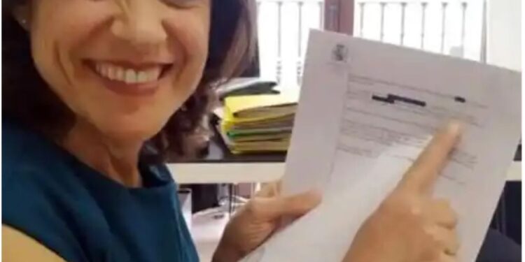 Court Orders Woman’s Ex-Husband To Pay Her $215k For 25 Years Of Housework During Marriage