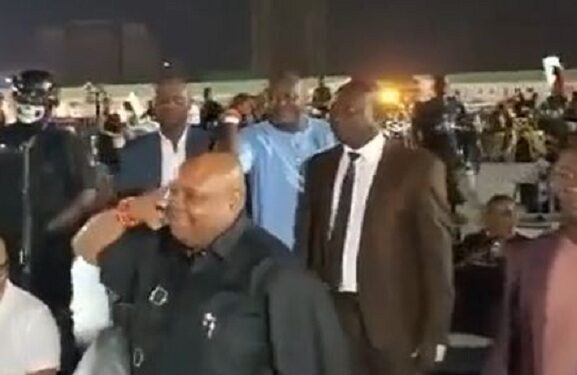 Davido’s Uncle, Governor Ademola Adeleke Attends His Concert In Lagos (Video)