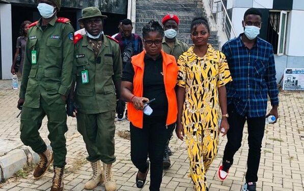 Nigerians React After Chef Dammy Was Spotted With Aides And Security Details (Video & Comments)