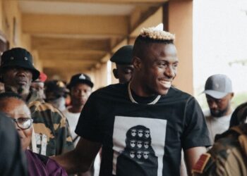 Fans Show Love To SuperStar Footballer, Victor Osimhen After He Visited A Primary School In Lagos (Video)