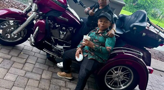 Pawpaw Celebrates Long-Standing Friendship With Aki (Photo)