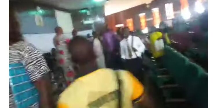 Osun Staff Audit: Watch The Moment Civil Servants Walk Out Of Hall In Anger (Video)