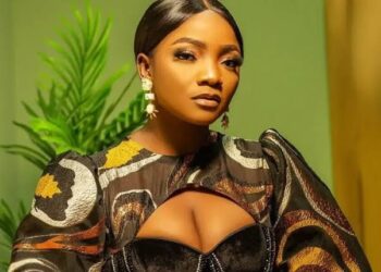 Why I Stopped Singing Gospel Music – Simi