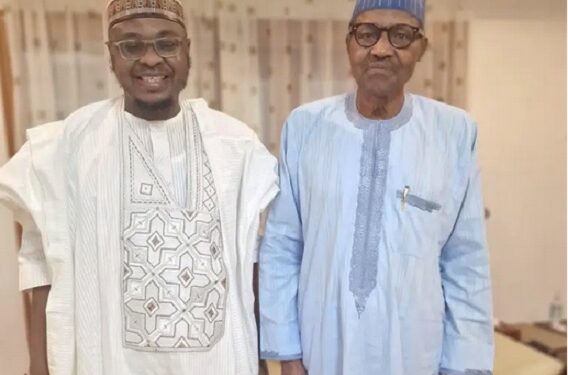 “Let Buhari Breath” – Former President Outfit In New Photo Sparks Mixed Reactions Online (Comments)