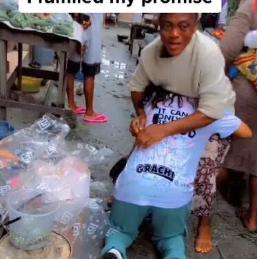 Lady Surprises Mother After Graduation, Storms Market to Appreciate Her (Video)