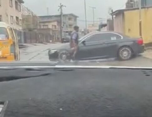 Nigerians React After Police Officers Were Seen Attacking And Blocking Car With Yellow Van (Video)