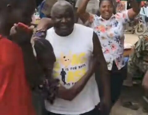 Man Celebrates In The Market As He Welcomes Twins After 14 Years of Marriage (Video)