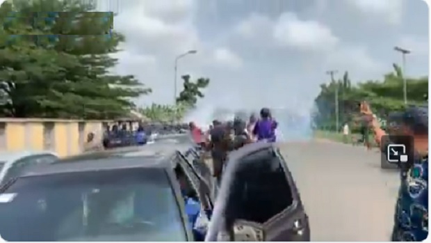 Watch The Moment Police Firing Teargas At Protesters In Osun Over CJ Resumption (Video)