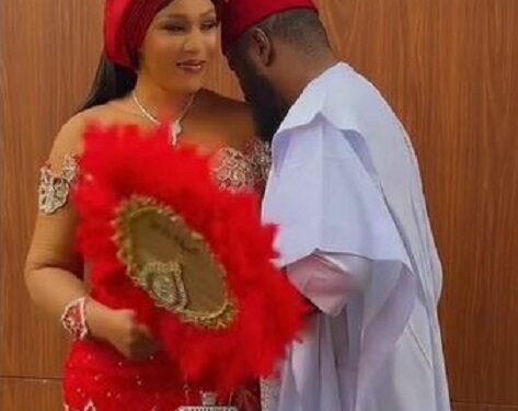 Man Who Had Kidney Stone Marries Lady Who Cared For Him At Hospital, Buys Car For Her (Video)