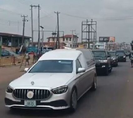 Ex-Governor Akeredolu’s Remains Arrive Ondo For Burial (Video)