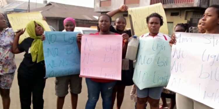 The Heat Won’t Let Our Husbands Touch Us At Night – Rivers Women Protest Blackout