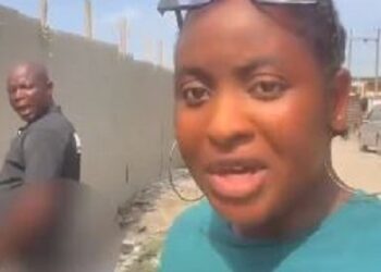 “This Is Harassment” – Social Media Users Blast Lady For Recording Man Urinating By The Roadside (Video)