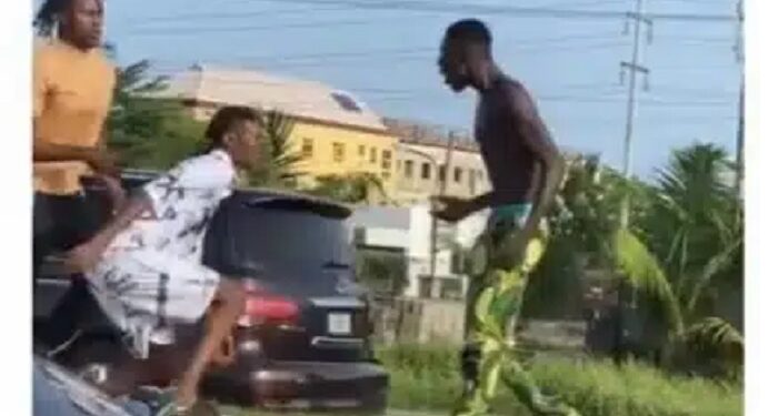 Popular Nigerian Singer, Zinoleesky Jumps Out Of Car, Lands Heavy Blow On Driver Who Stopped His Convoy (Videos)