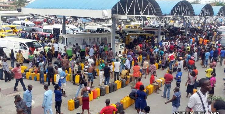 Fuel Scarcity: Nigerians React As Lagos Filling Station Caught Charging ₦1000, ₦2500 For Keg Before Selling Fuel (Video)