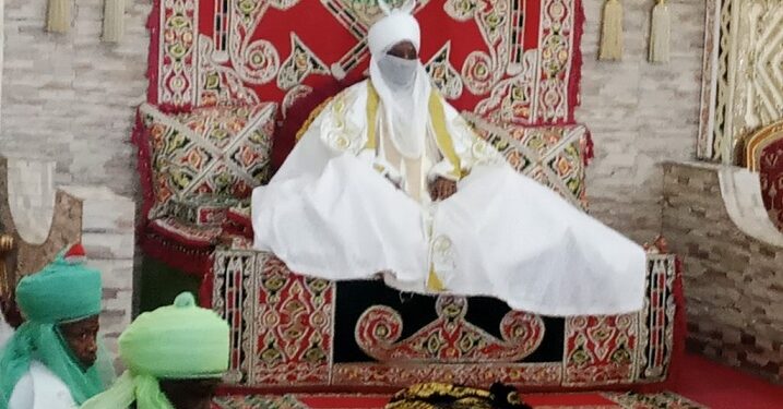 Sanusi Defies Court Order, Mounts Throne As Emir Of Kano (Videos)