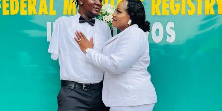 Man Who Lost Both Arms In An Accident While Working Weds His Woman (Photos)