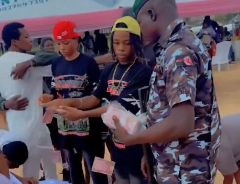 Young Nigerian Man Spotted Spraying Huge Money With Police Escort (Video)