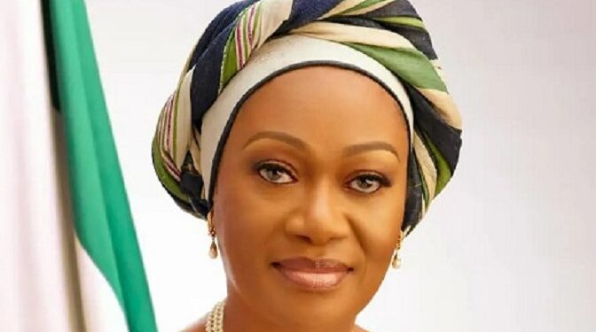 Tinubu’s Wife Gives 1000 Abia Petty Traders N50k Each