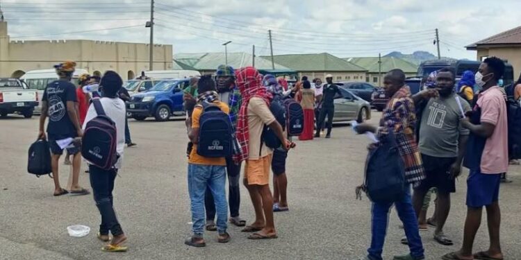 UAE Deports 400 Nigerians