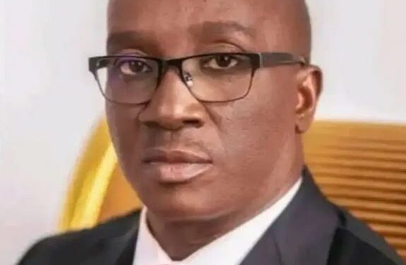 Edo Governor, Okpebholo Overturns Ex-Governor Obaseki’s Policies, Restores Oba Of Benin’s Full Powers