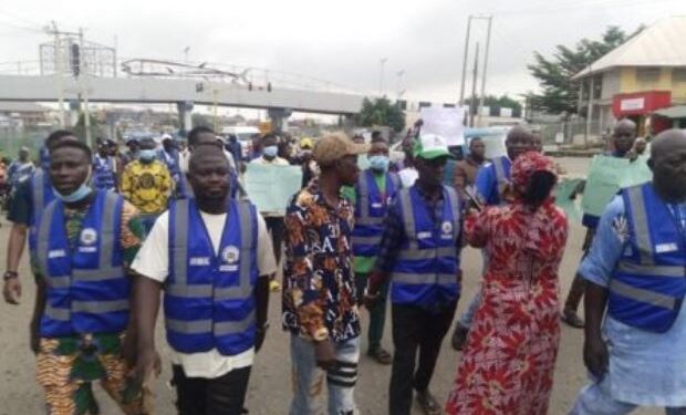 Protest Rocks Osogbo Over Alleged Shooting Of Park Manager Alowonle