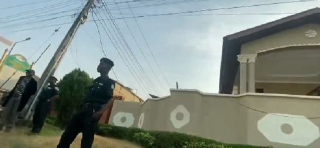 Dele Farotimi: Armed Police Officers Take Over Afe Babalola’s Firm In Lagos Amid Planned Protests (Video)