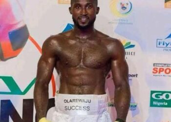 Nigerian Boxer, Segun Olanrewaju Collapses And D!es In The Ring During Fight in Ghana (Graphic Video)