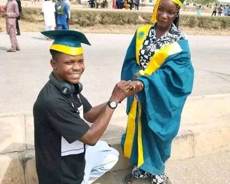 Taraba Varsity Fresh Student Proposes To His Girlfriend During Their Matriculation Ceremony (Photos)