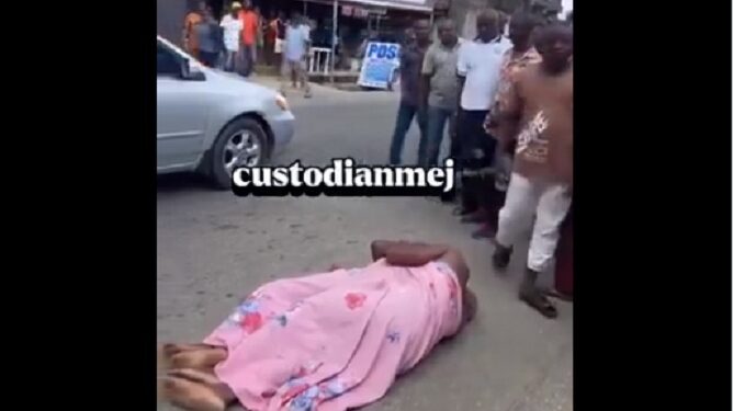Man Sleeps With Married Woman, Gets Glued To Her During S3x (Video)