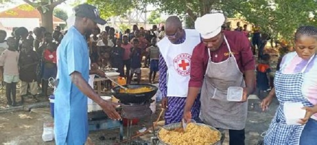 Yelewata: Benue Chef Gets Beaten Up At Makurdi IDP Camp While Cooking For Displaced Persons