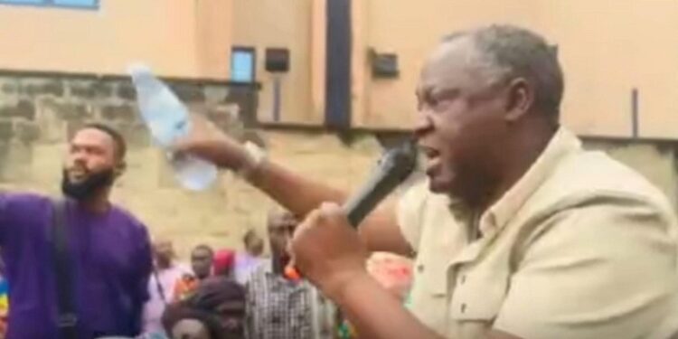 Tell Femi Onigbogi Not To Come Out, He Will Be Killed – Osun Ex-Lawmaker Threatens (Video)