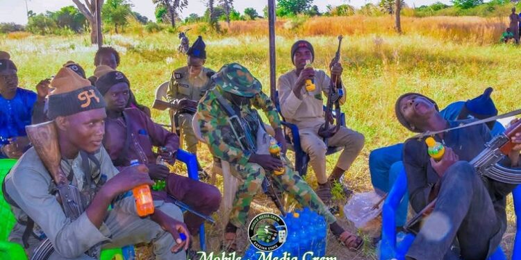 Katsina Communities Hold Meeting With Armed Bandits (Photos)