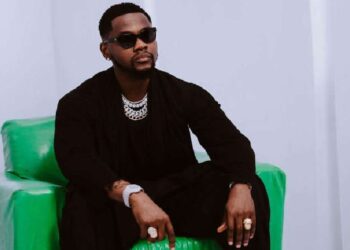 “He Said He Won’t Perform Without Eating Seafood” – Show Promoter Drags Kizz Daniel, Demands ₦135m Refund (Video)
