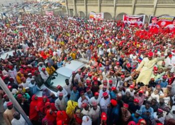 Defection Fallout: Kano Residents Storm Kwankwaso’s Resident (Photos)
