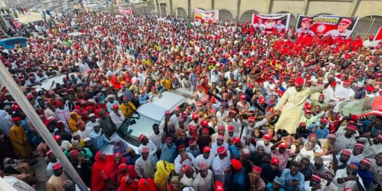 Defection Fallout: Kano Residents Storm Kwankwaso’s Resident (Photos)