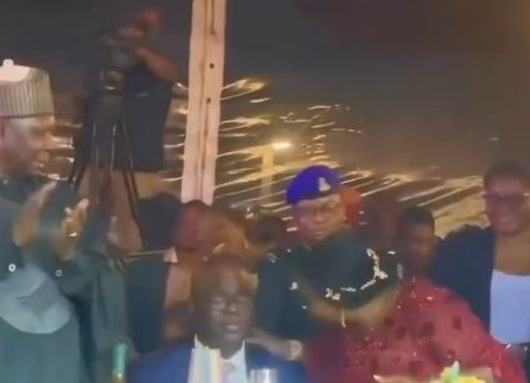 “She Felt Very Bad And Embarrassed” – Reactions As Governor Makinde ‘Rejects’ Wife’s Kiss At Public Event (Video)