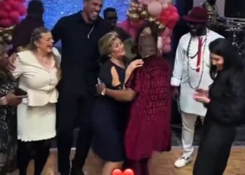 The Moment Anthony Joshua Shared Mother’s Day Dance With Families Of His Friends Who D!ed In Car Crash (Video)