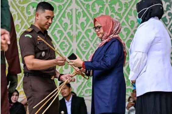 Indonesian Couple Receives 100 Lashes Each For Premarital S3x