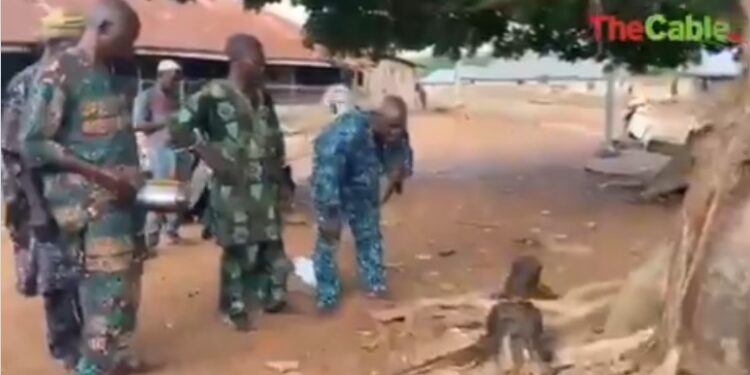 Esin-Ele Leaders Go Spiritual, Evoke gods Of Their Land To Hunt Down Kidnappers Of School Children And Teachers In Oyo State (Video)