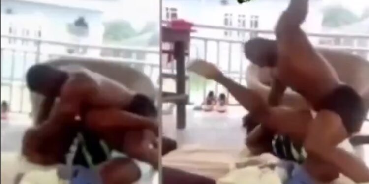 Nigerian Man Filmed Brut@lly Assa@lting His Woman (Video)